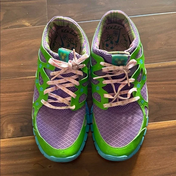 Women’s Nike purple “live love laugh” hearts and flowers in size 9.5 - Picture 1 of 7